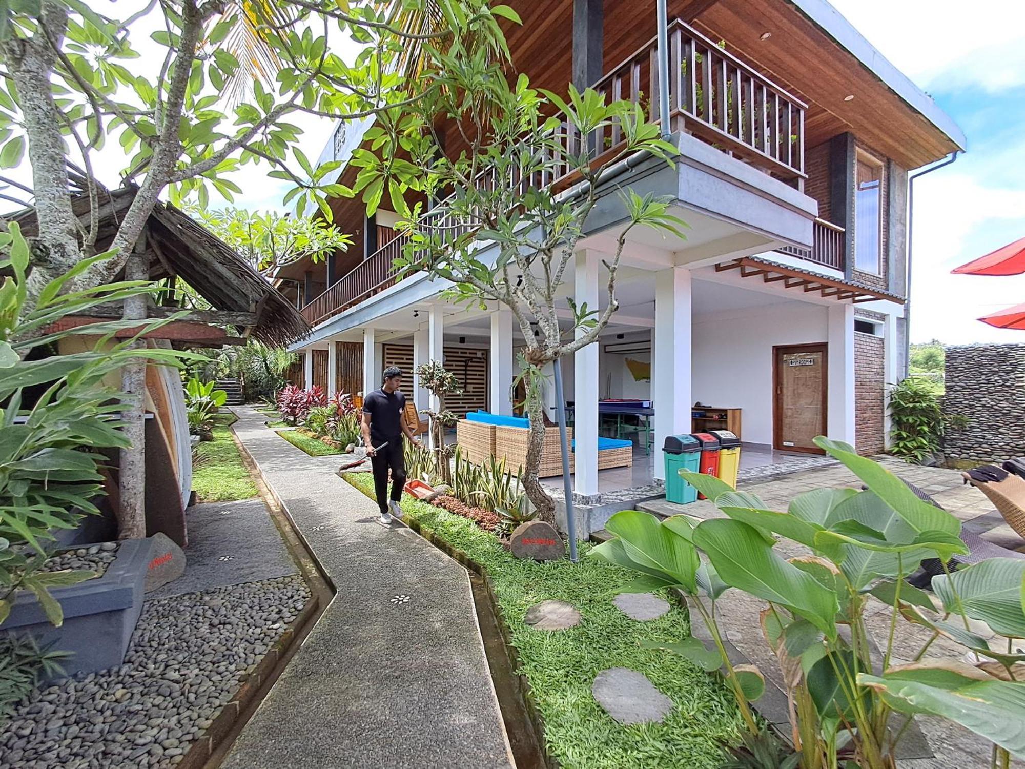 West Break Bali - Medewi Hotel Airsatang Exterior photo